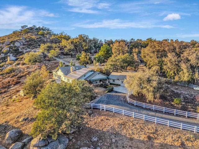 19304 Starvale Ln, Ramona, California 92065, 6 Bedrooms Bedrooms, ,3 BathroomsBathrooms,Single Family Residence,For Sale,Starvale Ln,250016928SD