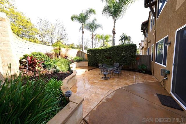 6464 Terraza Portico, Carlsbad CA: https://media.crmls.org/mediaz/3a71e59c-238f-491b-a891-7daf974a8e7f.jpg