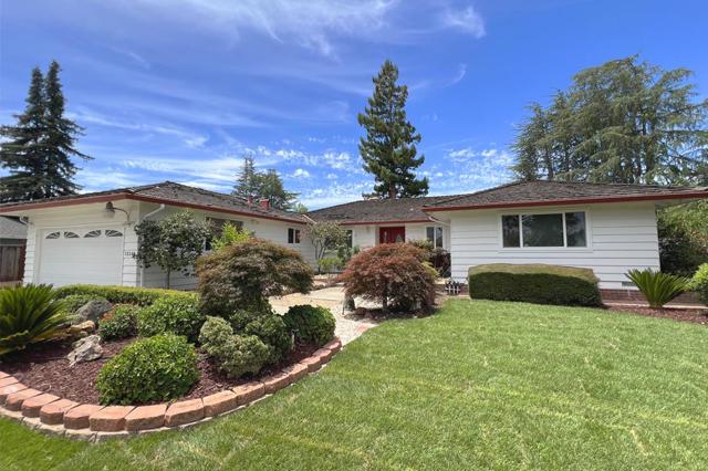 12141 Viewoak Drive, Saratoga CA: https://media.crmls.org/mediaz/3a71eafd-7f25-448e-a8a7-af4711f29cb0.jpg