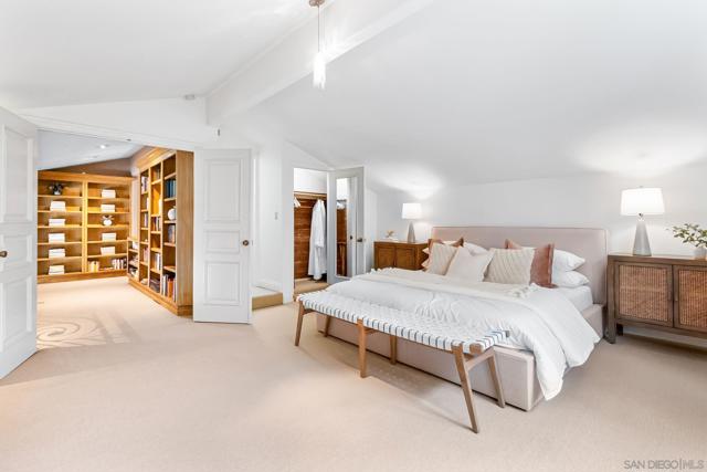 2885 Caminito Merion, La Jolla CA: https://media.crmls.org/mediaz/3a71f27c-88ba-44b7-b093-768040e75f7f.jpg