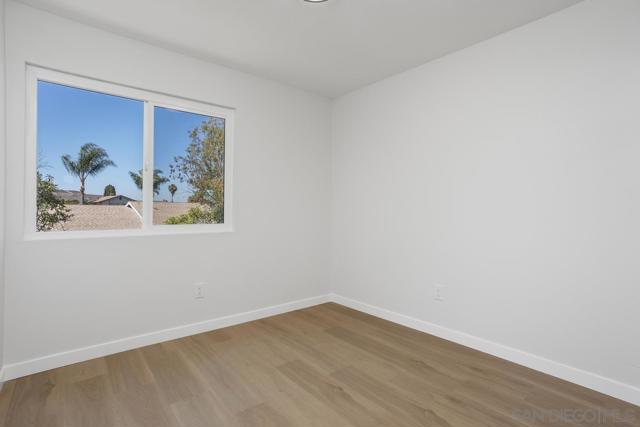 268 Festival Dr, Oceanside CA: https://media.crmls.org/mediaz/3a71f2aa-559c-4164-ac3a-6aab709df166.jpg