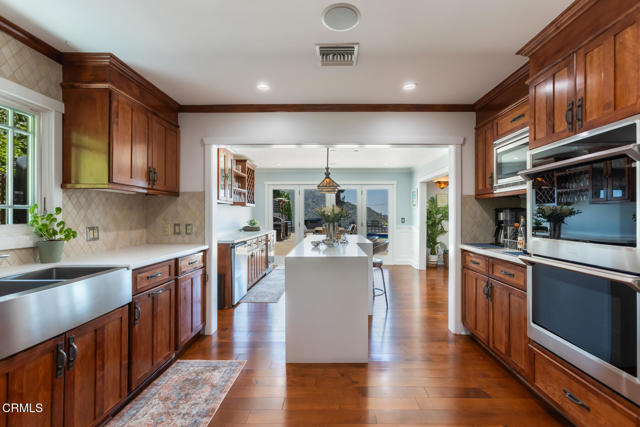 3626 Saint Elizabeth Road, Glendale CA: https://media.crmls.org/mediaz/3a721b73-b0aa-4196-b2f8-8b2cc206997d.jpg