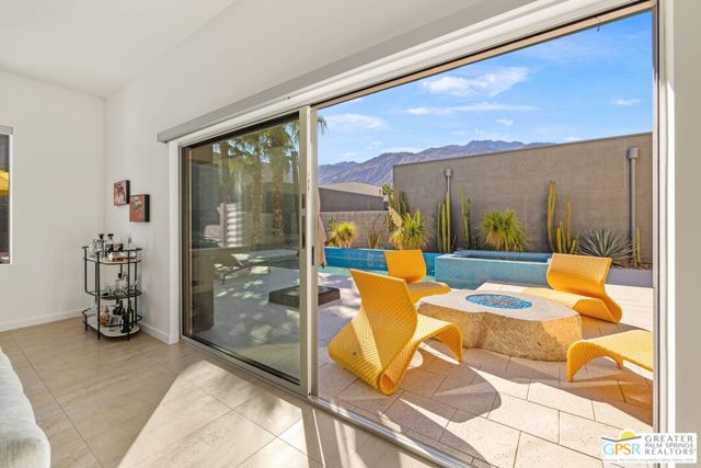 1065 Dane Drive, Palm Springs CA: https://media.crmls.org/mediaz/3a72aea0-4377-4b3d-9bf5-b1afebe67b18.jpg