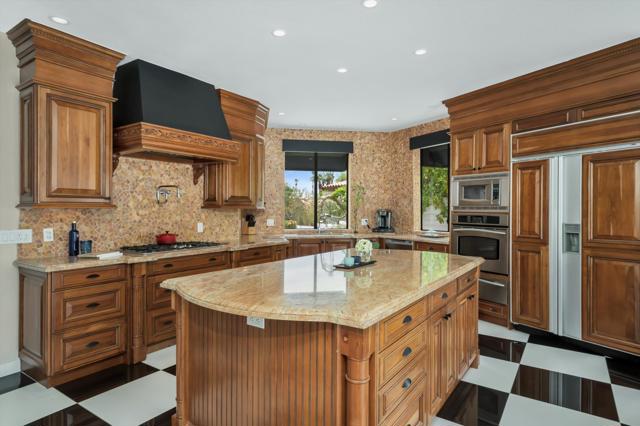 Image 32 of 40 For 48295 Alder Lane