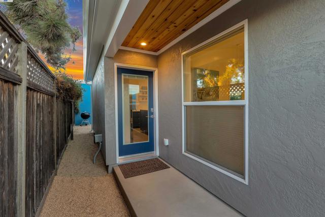 930 Magnolia Drive, Alameda CA: https://media.crmls.org/mediaz/3a731a87-cde0-4bdd-91d6-75b7d78b75b0.jpg