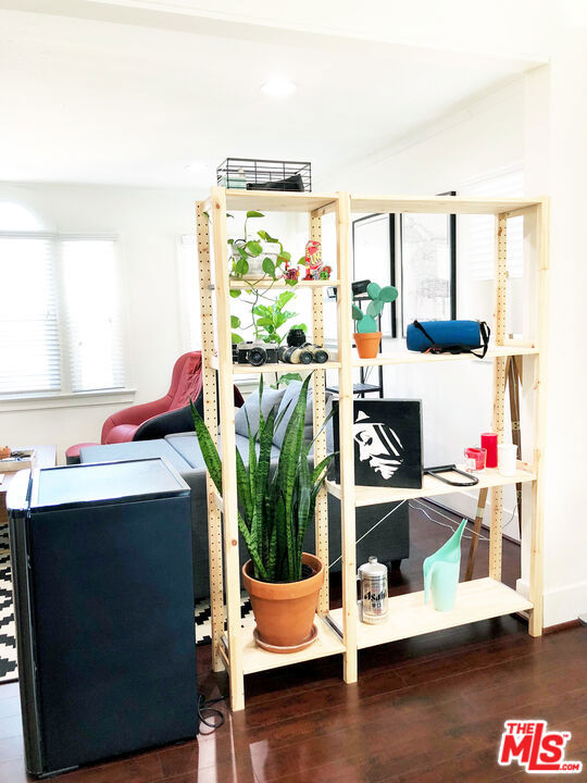 2419 3Rd Avenue, Los Angeles CA: https://media.crmls.org/mediaz/3a7320a8-e215-4cc7-a239-bcb118a6d8e2.jpg