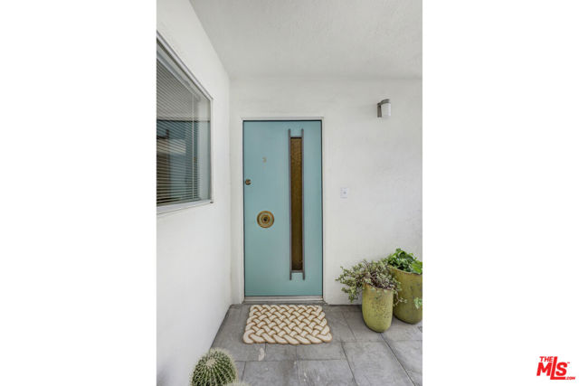 4343 Finley Avenue, Los Angeles, California 90027, 2 Bedrooms Bedrooms, ,1 BathroomBathrooms,Condominium,For Sale,Finley,24406021
