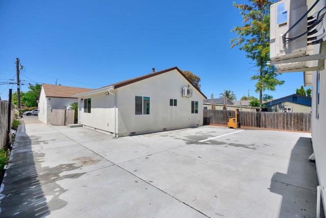 264 N 34th Street, San Jose CA: https://media.crmls.org/mediaz/3a75cf5d-cfd1-4706-b661-4476562faf2f.jpg