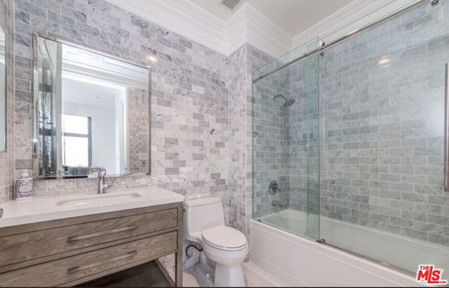 801 S Grand Avenue, Los Angeles CA: https://media.crmls.org/mediaz/3a772de1-69b7-4f41-a531-13e53c5dba7e.jpg
