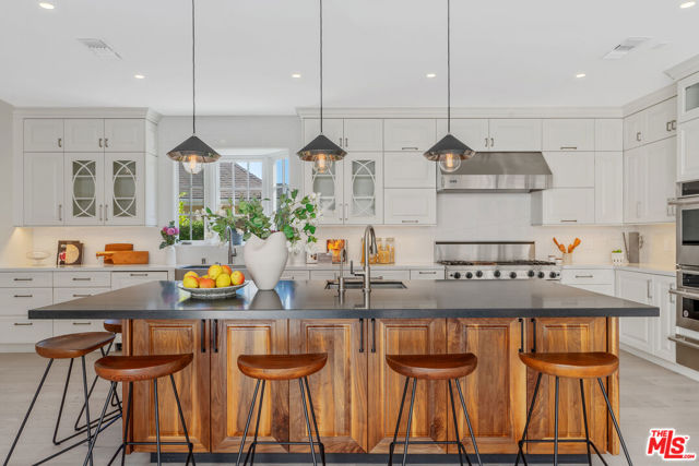 632 S Arden Boulevard, Los Angeles CA: https://media.crmls.org/mediaz/3a7754d5-820f-4b84-b606-5be5df6293cf.jpg
