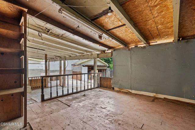 17917 Burbank Boulevard, Encino CA: https://media.crmls.org/mediaz/3a77b4f7-0345-4c93-91dc-fd26b0abc730.jpg