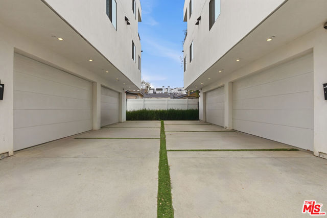 13822 Oxnard Street, Van Nuys CA: https://media.crmls.org/mediaz/3a77c230-fff9-4dcf-bc91-a7046b253b12.jpg