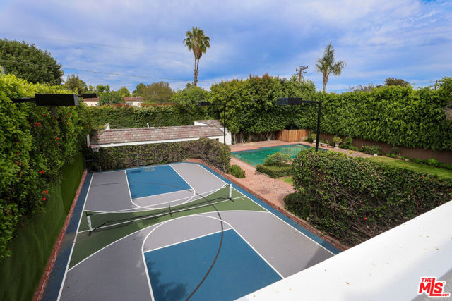 628 N Elm Drive, Beverly Hills CA: https://media.crmls.org/mediaz/3a77ca24-219e-409d-97f3-56f6b64f0ee6.jpg