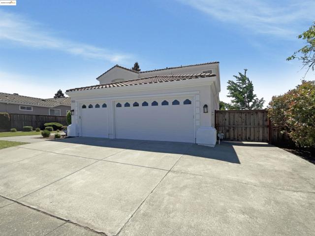 5214 Pavilion Ct, Fairfield CA: https://media.crmls.org/mediaz/3a77f40d-8d29-42d0-9f03-88fabbfe4efe.jpg