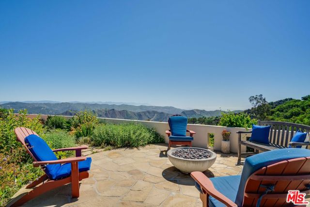 2303 Tuna Canyon Road, Topanga CA: https://media.crmls.org/mediaz/3a782957-c0ce-45f4-b313-b282805e3190.jpg