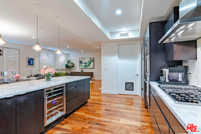 4661 Wilshire Boulevard, Los Angeles CA: https://media.crmls.org/mediaz/3a782ccb-7f91-4d96-a074-d6086f545c8c.jpg