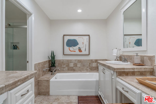 4350 Via Dolce, Marina del Rey CA: https://media.crmls.org/mediaz/3a7833b4-32ba-4d10-87a0-eeff5a6b9a9d.jpg