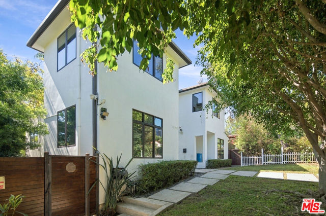 10844 Rochester Avenue photo 42