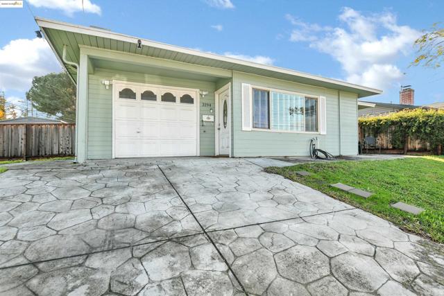 3194 Ameno Rd, Concord CA: https://media.crmls.org/mediaz/3a78e7e9-27f1-4a52-855c-c8c6ef5eae54.jpg