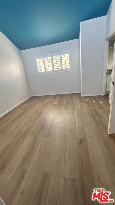 557 E Verdugo Avenue, Burbank CA: https://media.crmls.org/mediaz/3a7930ae-80d4-4d26-87cd-a761c999790e.jpg
