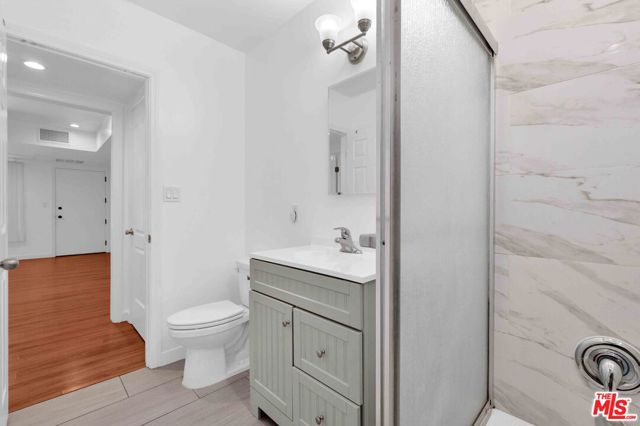 10235 S 10th Avenue, Inglewood CA: https://media.crmls.org/mediaz/3a794a28-beda-414a-b073-314008b58e28.jpg