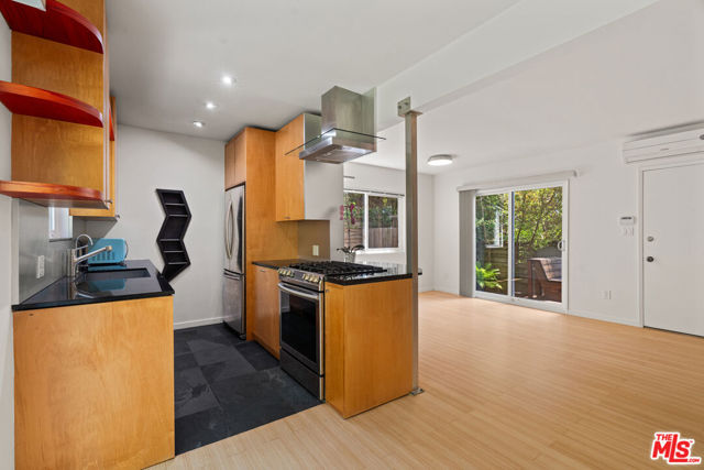 631 Pier Avenue, Santa Monica CA: https://media.crmls.org/mediaz/3a79b2ad-b055-4e4d-af63-208fd406487a.jpg