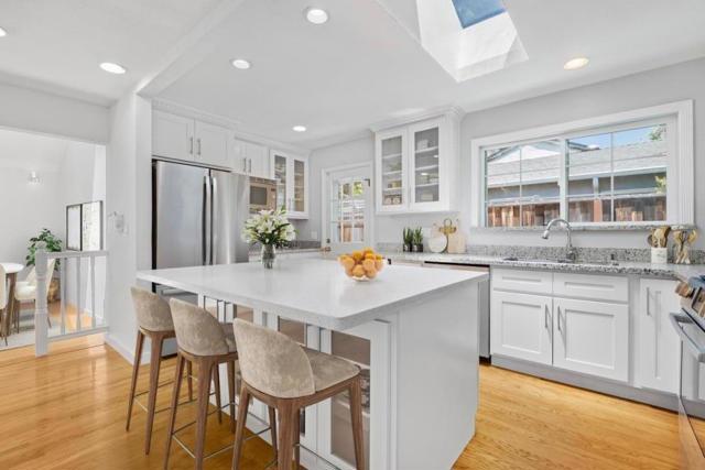 859 14th Avenue, Menlo Park CA: https://media.crmls.org/mediaz/3a7a7201-8353-44d5-9026-67057c243d2c.jpg