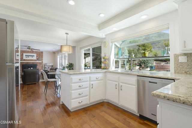 Image 10 of 33 For 6564 Woodcrest Place