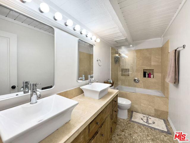 22012 Topanga School Road, Topanga CA: https://media.crmls.org/mediaz/3a7a9914-8194-4f49-9c5b-6e4710df9c81.jpg