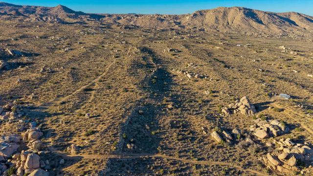 1 Dragonfly Lane, Pioneertown CA: https://media.crmls.org/mediaz/3a7aa1a1-471a-47b4-b460-685a5e5afdc8.jpg
