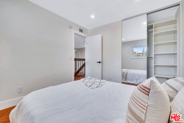 10210 Larwin Avenue, 2 photo 8