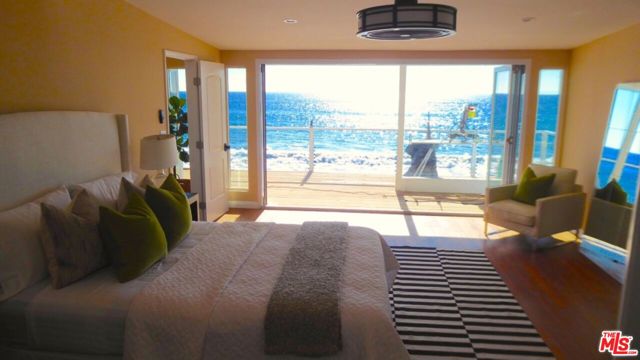25164 MALIBU Road, Malibu CA: https://media.crmls.org/mediaz/3a7af3aa-d66e-4f14-b764-1a3a799ceaba.jpg