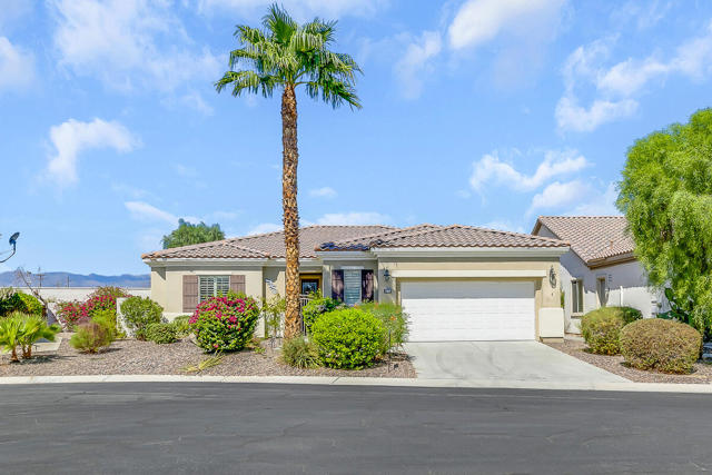 80174 Camino San Mateo, Indio CA: https://media.crmls.org/mediaz/3a7afd20-cc51-46ce-8f44-8dd1d3bc087d.jpg