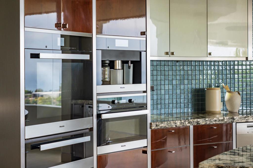 https://media.crmls.org/mediaz/3a7b898e-d351-4542-99ce-6e750f03e4b9.jpg?preset=X-Large