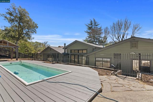 225 Rheem Blvd, Moraga CA: https://media.crmls.org/mediaz/3a7bf14e-7216-4e43-92a8-4ada52bb23f3.jpg