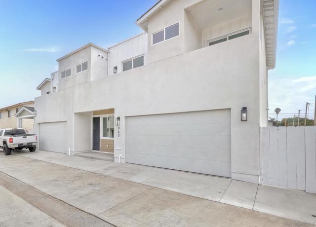 962 Florence St, Imperial Beach CA: https://media.crmls.org/mediaz/3a7bf5e8-d431-4007-8246-679e6237c019.jpg