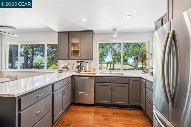 739 Devils Drop Ct, Richmond CA: https://media.crmls.org/mediaz/3a7c3b7a-f735-427a-af57-b34a8ed88b9c.jpg