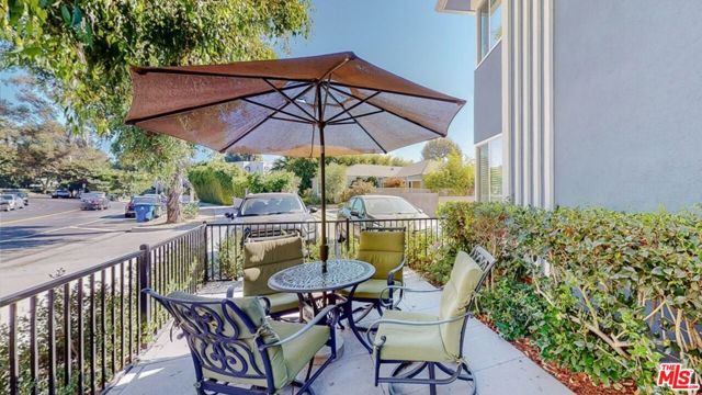 11284 Montana Avenue, Los Angeles CA: https://media.crmls.org/mediaz/3a7c788d-4b78-4ae5-8b2b-d3f79ad76967.jpg