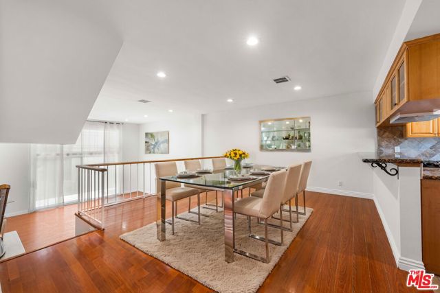5229 Balboa Boulevard, Encino CA: https://media.crmls.org/mediaz/3a7cac18-3c89-4cdb-a8e1-fe395aa81c17.jpg