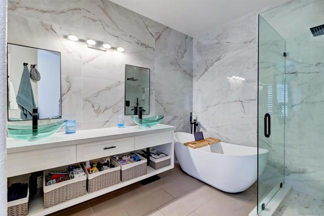 946 Camino De La Reina, San Diego CA: https://media.crmls.org/mediaz/3a7cc6ae-6b41-4df1-a4ae-b64e067fb097.jpg
