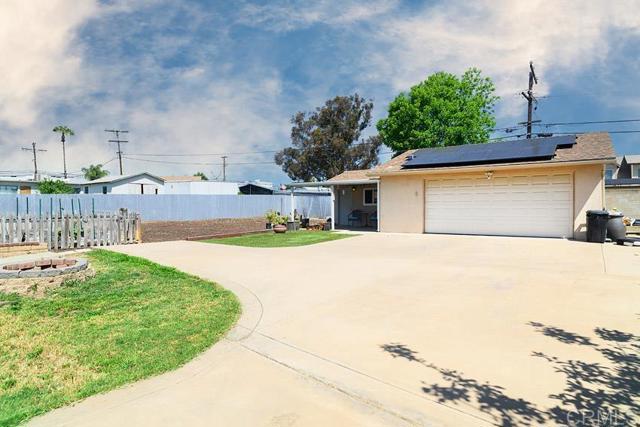2394 Dryden Avenue, El Cajon CA: https://media.crmls.org/mediaz/3a7cd608-2f97-42f3-b521-ddc0bb56a90a.jpg