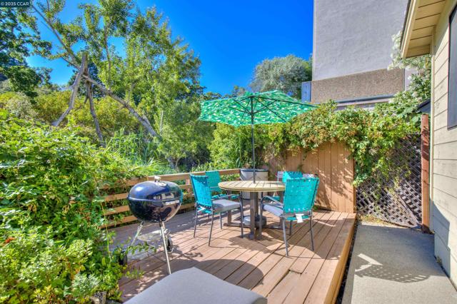 1679 Carmel Dr, Walnut Creek CA: https://media.crmls.org/mediaz/3a7d7bc1-54b8-47a6-be79-b56fd7b92e1b.jpg