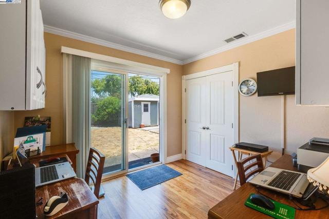 2515 Crystal Dr, Santa Clara CA: https://media.crmls.org/mediaz/3a7d7dbe-9631-464a-9e3c-cba52e6063d3.jpg