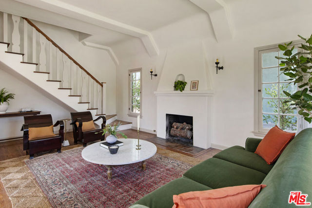 4772 Twining Street, Los Angeles CA: https://media.crmls.org/mediaz/3a7db627-6854-48e0-b779-bb429e335c27.jpg