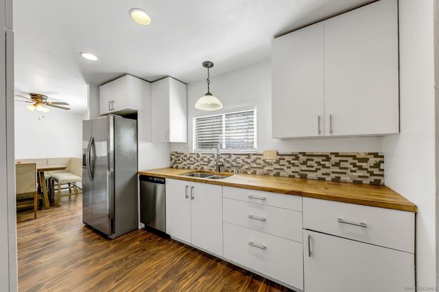 41955 Altanos Road, Temecula CA: https://media.crmls.org/mediaz/3a7de18b-1cbf-4b54-a20d-324884e35734.jpg