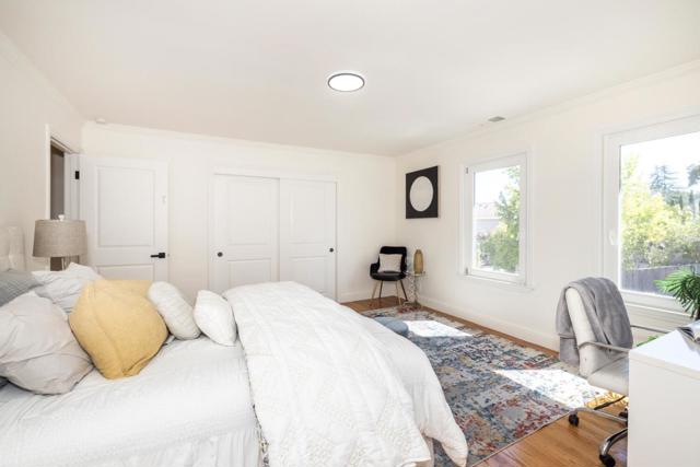 75 Eugenia Way, Hillsborough CA: https://media.crmls.org/mediaz/3a7eb4d7-1c68-4fee-8ee3-973e0f26451d.jpg