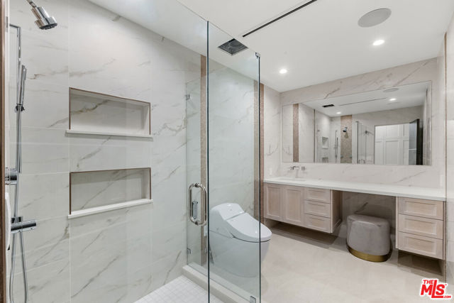 4423 Bergamo Drive, Encino CA: https://media.crmls.org/mediaz/3a7f0028-abaa-4b31-a3d2-d6eff4aed8df.jpg