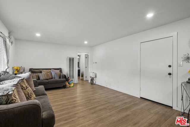 12001 Valerio Street, North Hollywood CA: https://media.crmls.org/mediaz/3a7f3200-eeda-4585-b8c8-5e80fcdc9db8.jpg