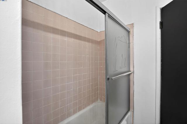 1045 72nd Avenue, Oakland CA: https://media.crmls.org/mediaz/3a7fc9a0-7177-4a65-b877-97c31dfe82e4.jpg