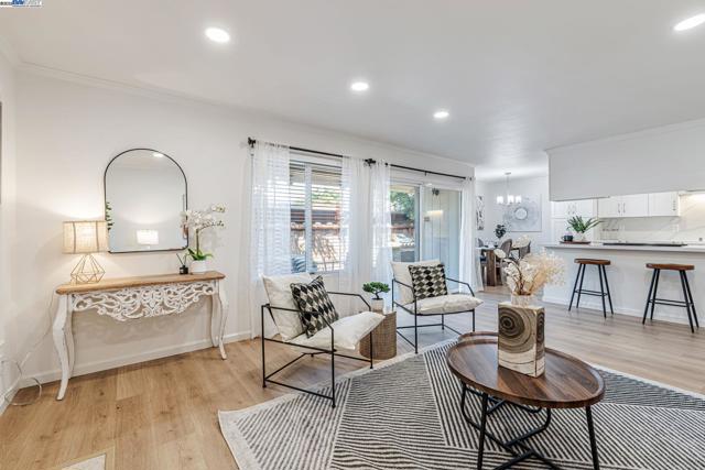 825 Oak Grove Rd, Concord CA: https://media.crmls.org/mediaz/3a80491d-5e46-4bb4-b260-b108e1dae5e8.jpg